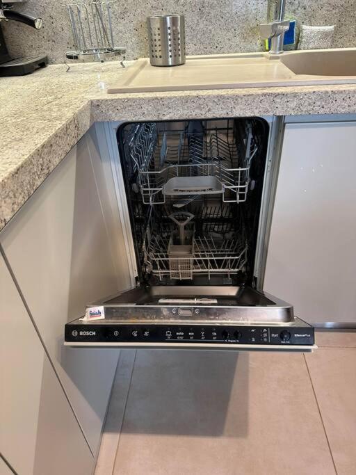 Family Friendly 2 Bedroom Apartment Eden Gardens Tirana City Center Eksteriør bilde